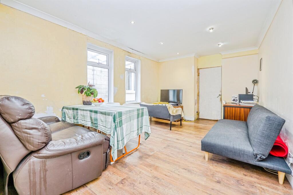 House in Cardiff, Roath - View 2