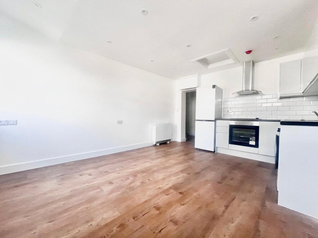 Apartment in Twickenham - View 2