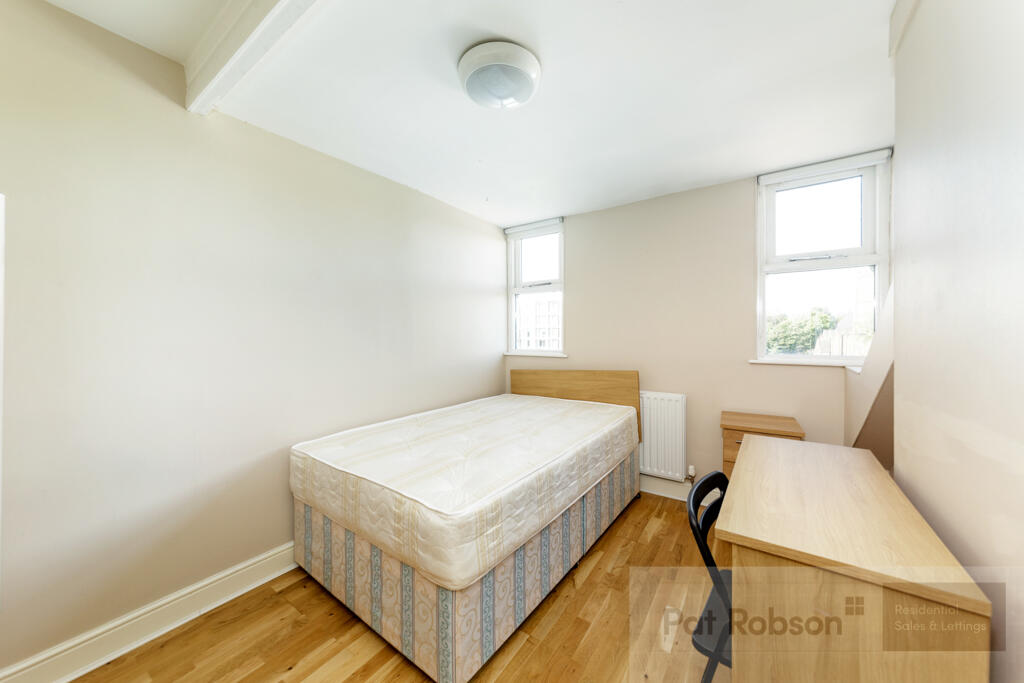 Apartment in Newcastle upon Tyne - View 5