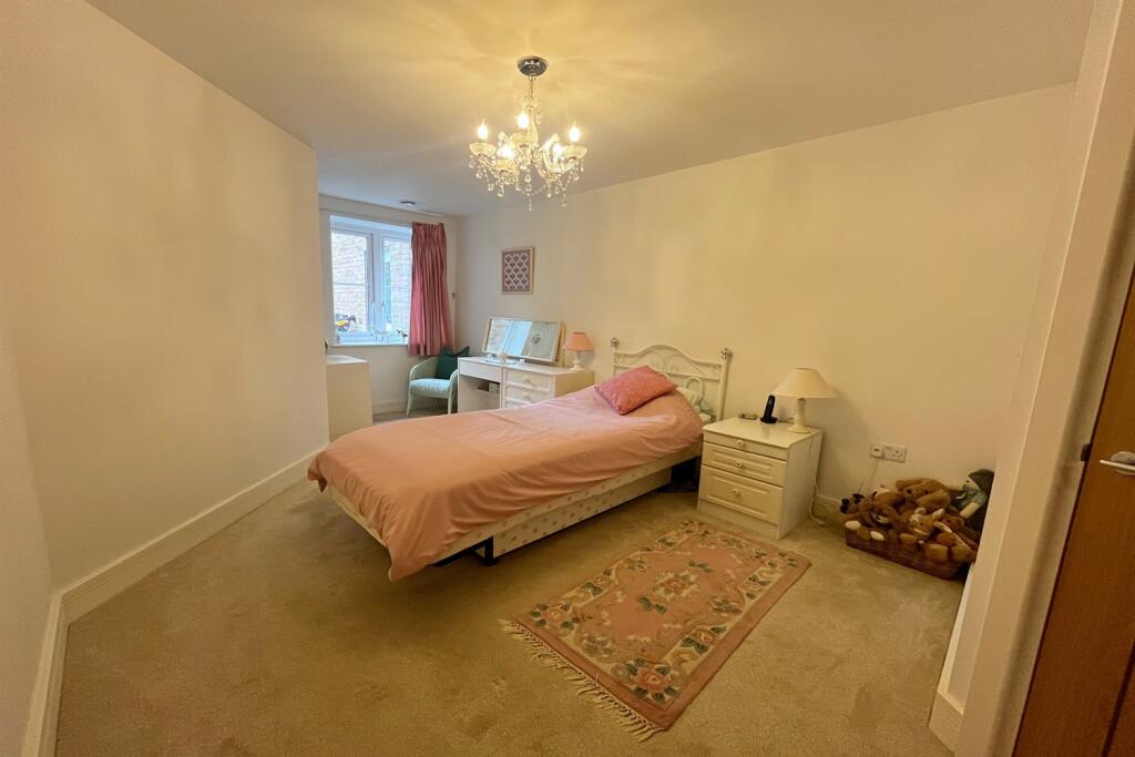 Apartment in Redhill - View 4