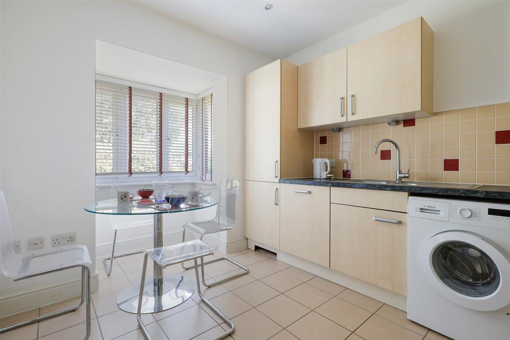 House in Mole Valley, Dorking - View 5