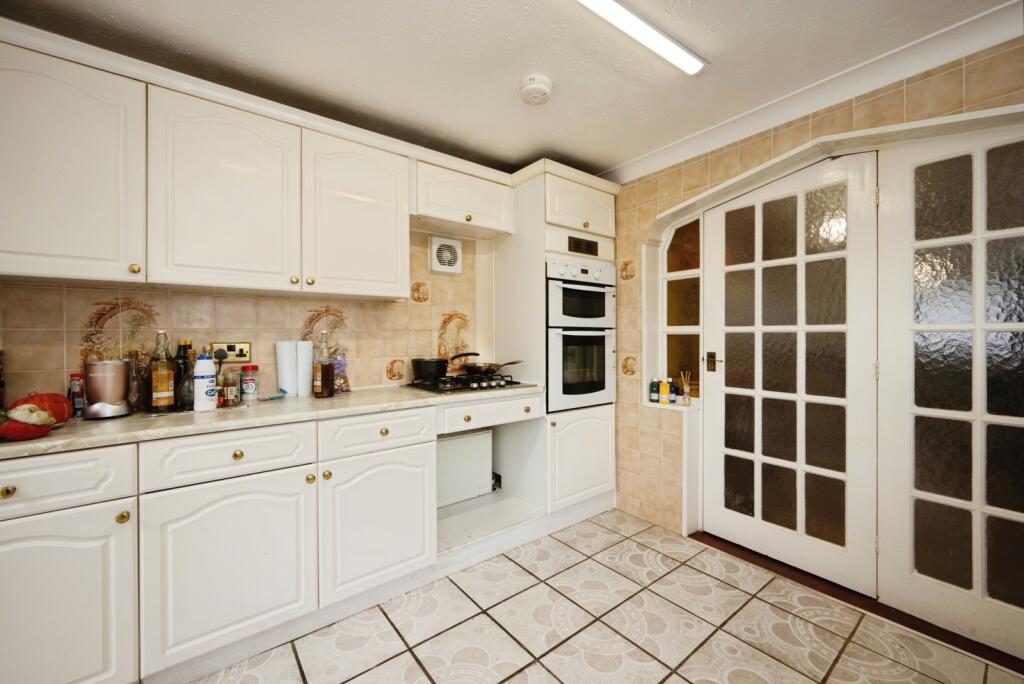 House in Luton - View 5