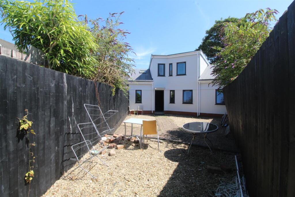 Apartment in Cardiff, Cathays - More