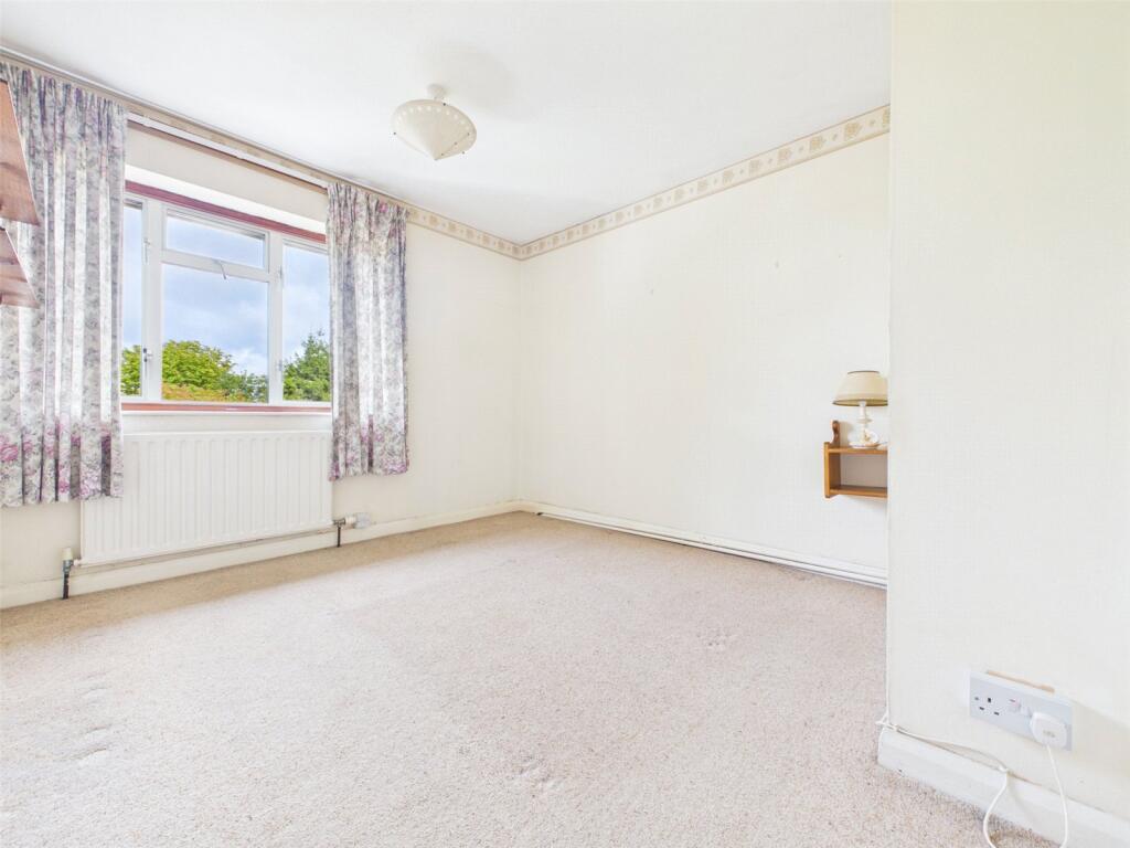 House in Cheltenham, Kingsditch, Swindon Village - More