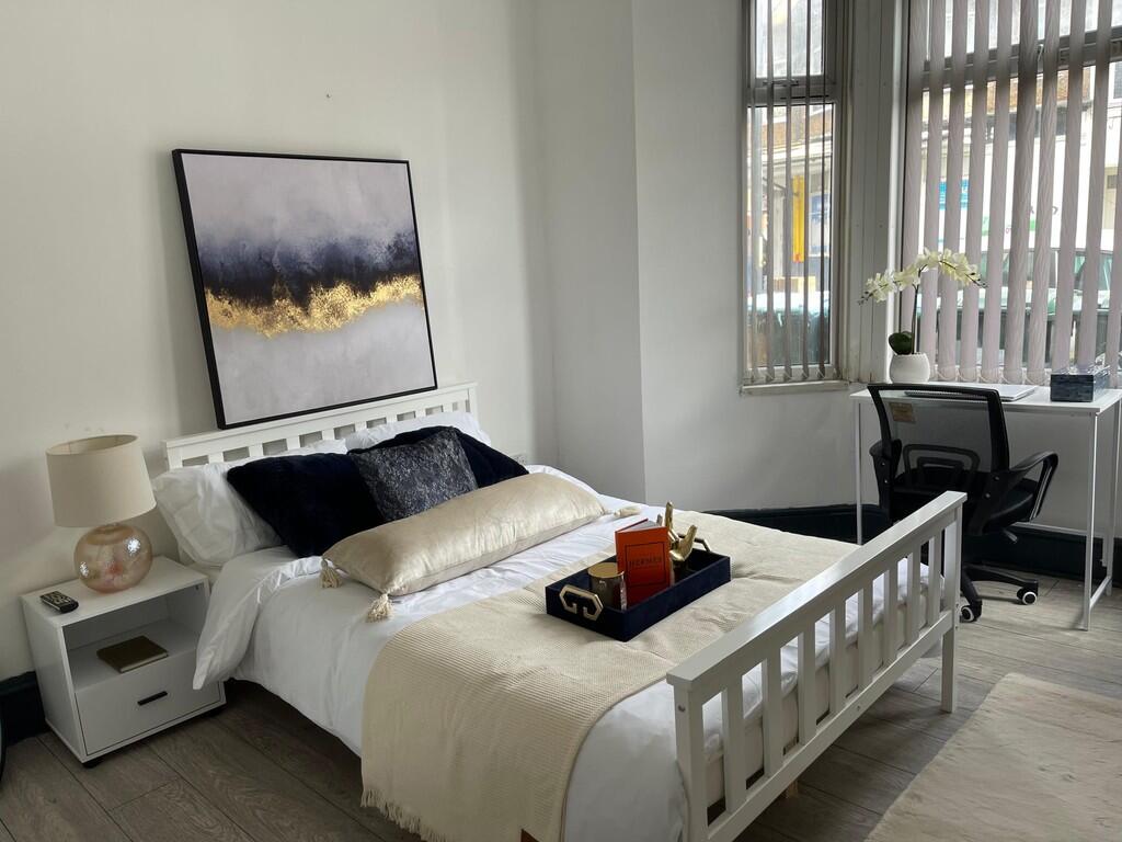 6 Bedroom HMO for sale near City centre fully rented photo 3