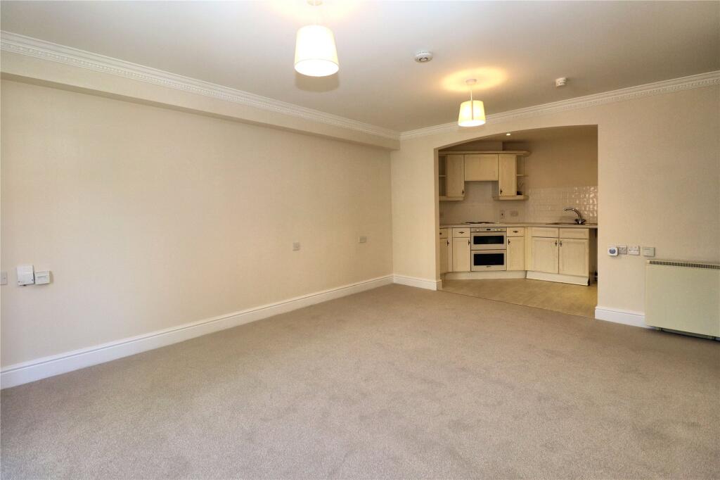 Apartment in Woking, Surrey - View 5