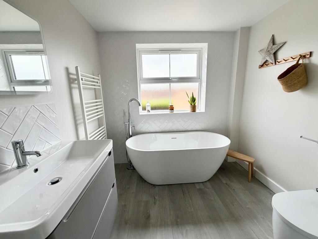 House in Doncaster, Stallingborough - More