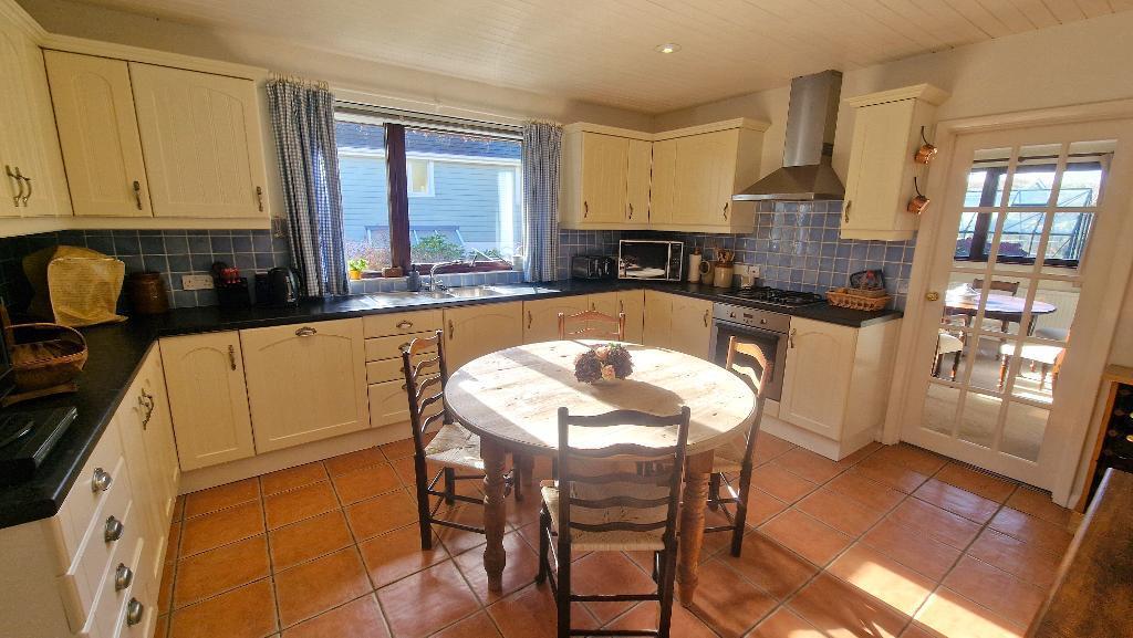 Hilbre Road, St Helens, Isle of Wight, PO33 1TJ photo 4