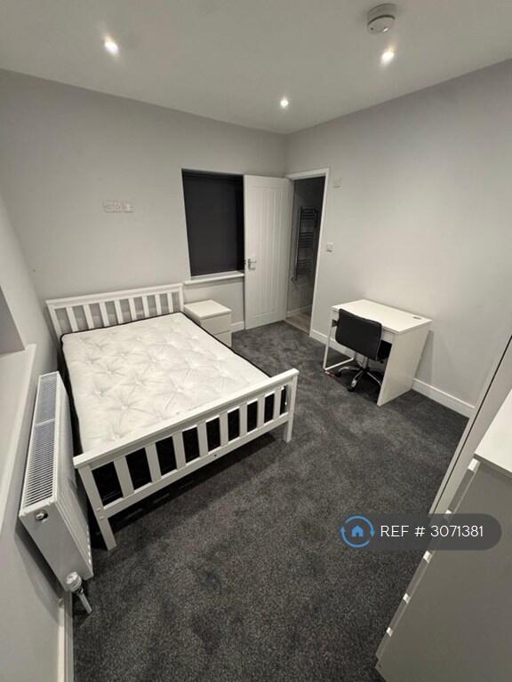 Main image of property: Middle Street, Southampton, SO14