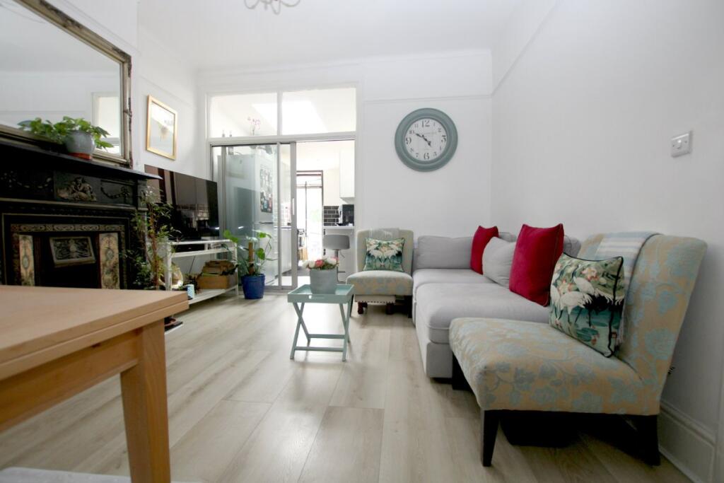 Apartment in London - View 2