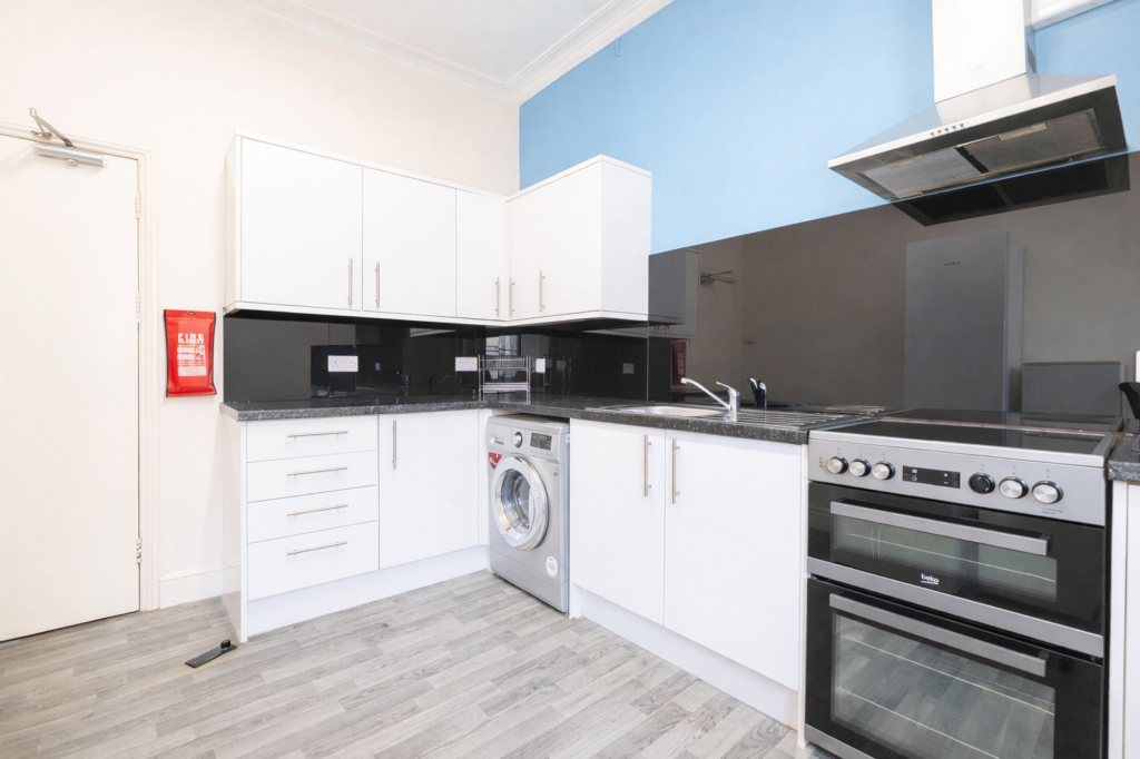 Apartment in Bristol, The Triangle, Clifton - View 3