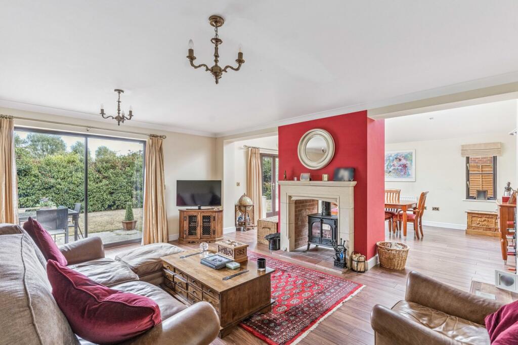 Whiteman Close, Langford, Biggleswade, SG18 photo 2