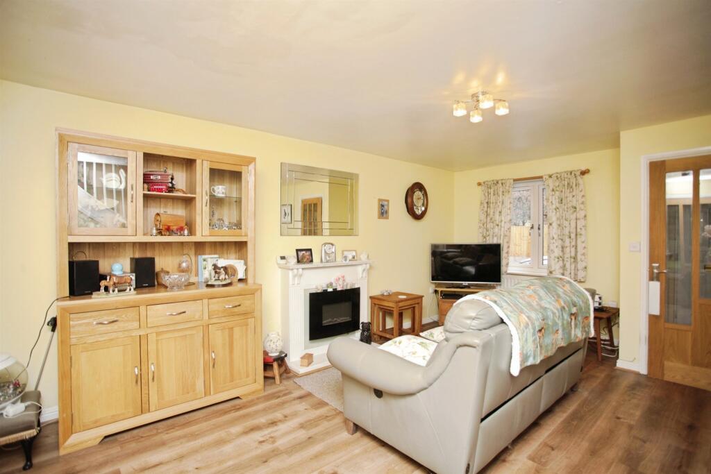 House in Rugby, Warwickshire - View 5