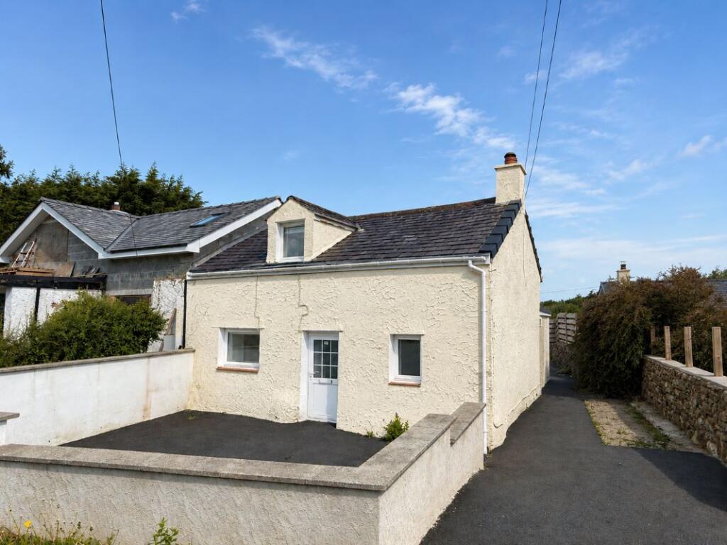 Main image of property: 2 Efail Castell, Pentir, Bangor, Gwynedd, LL57 4EE