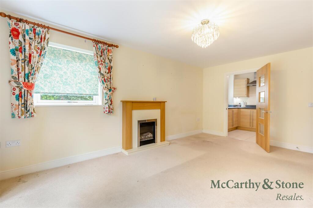 Apartment in Stoke-on-Trent - View 5