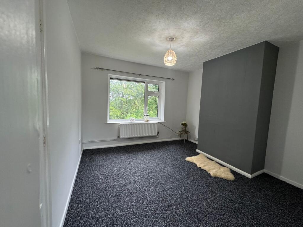 Tennyson Avenue, Bury, BL9 photo 3