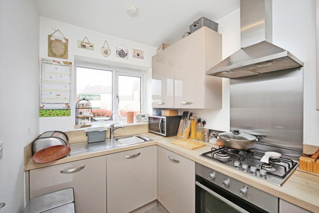 Chestnut Avenue, STRATFORD-UPON-AVON, Warwickshire, CV37 photo 5