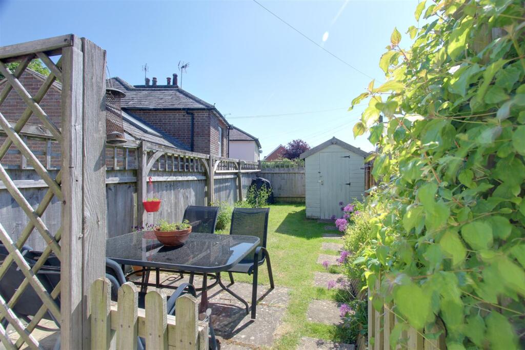 Vicarage Road, Pitstone, Leighton Buzzard photo 2