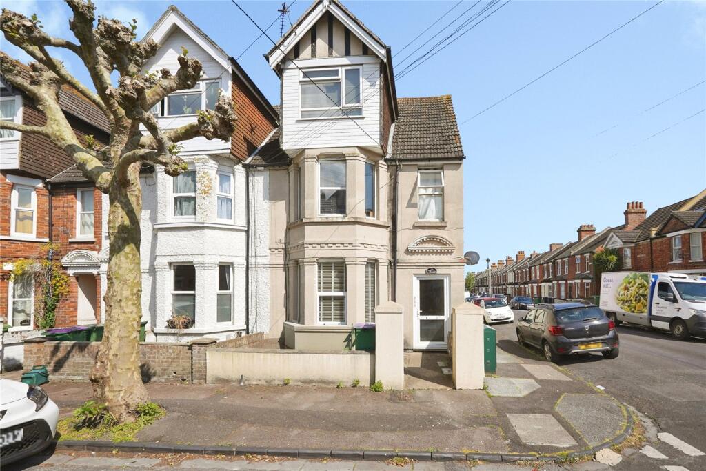2-bed flat on Quested Road, Folkestone, Kent, CT19, £180,000