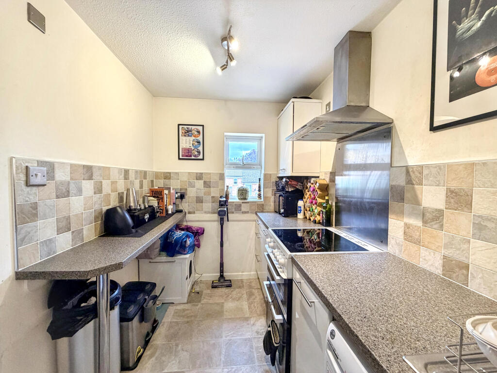 Apartment in Hemel Hempstead - View 3