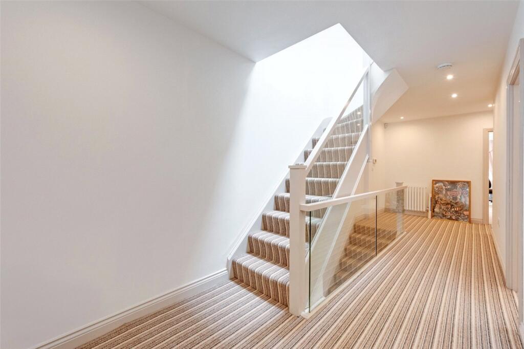 House in London - View 5