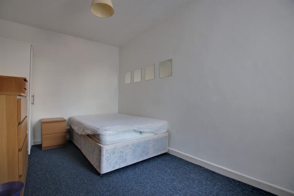 House in Southampton - More
