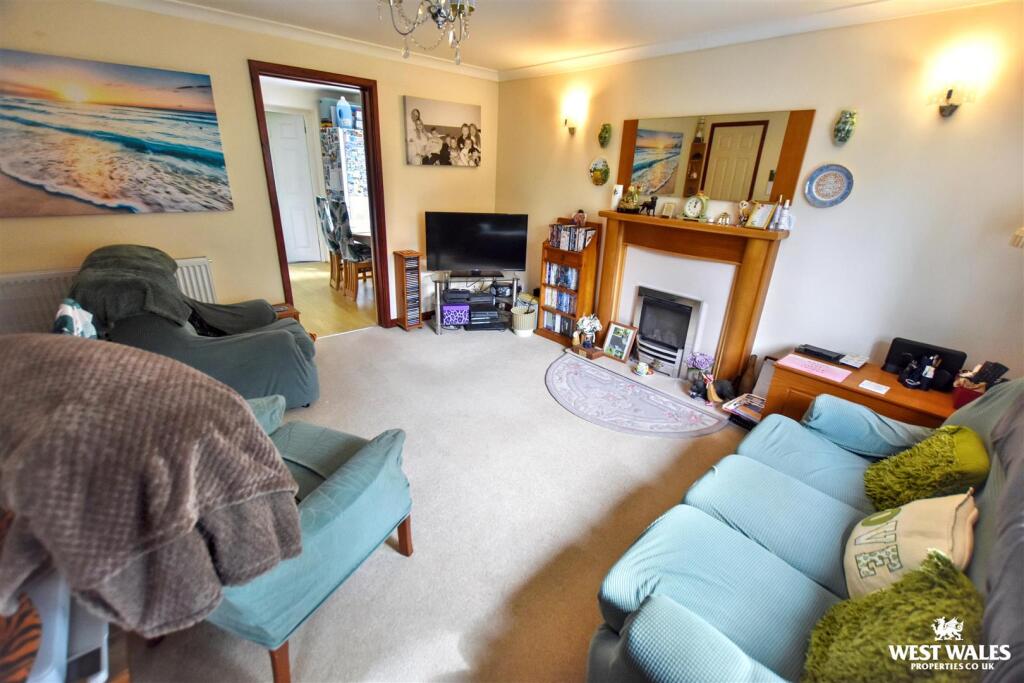 House in Pembroke Dock, Pembrokeshire - More