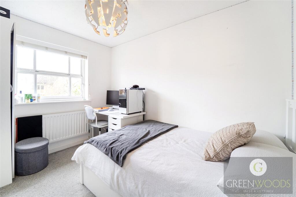 House in London, Royal Borough of Kingston upon Thames - View 4