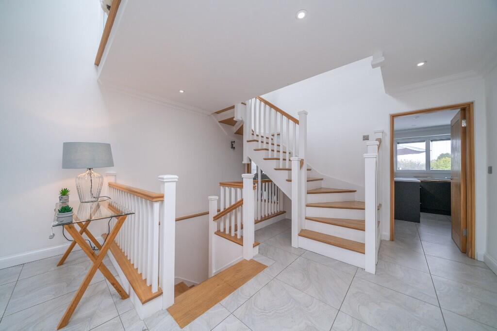 Holywell Road, Studham, Bedfordshire, LU6 2PA photo 5