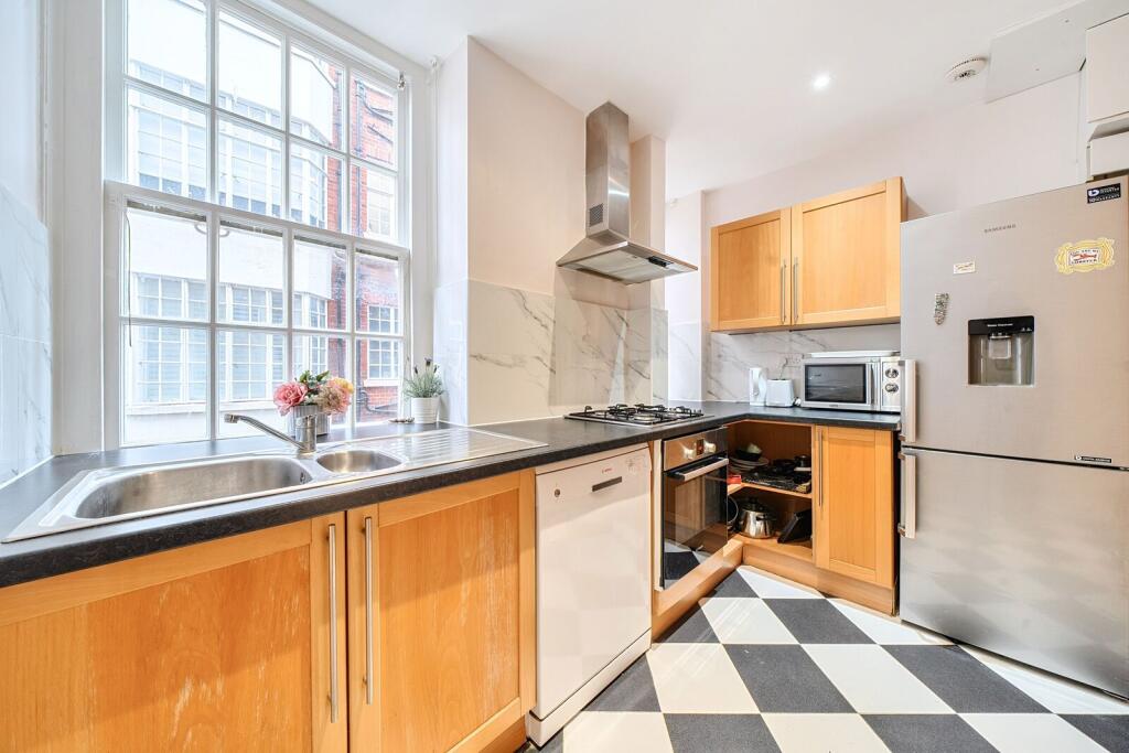 Apartment in London, Kensington - View 2