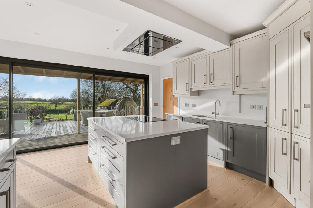 Five Ash Road, Medstead, Hampshire, GU34 photo 4