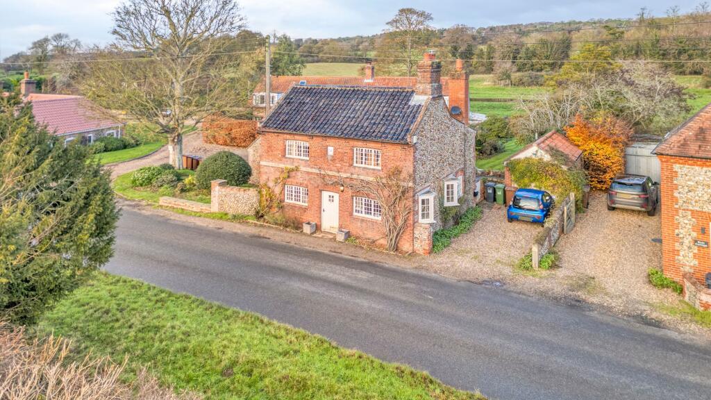 Main image of property: Cottage Overlooking the Glaven Valley in Letheringsett