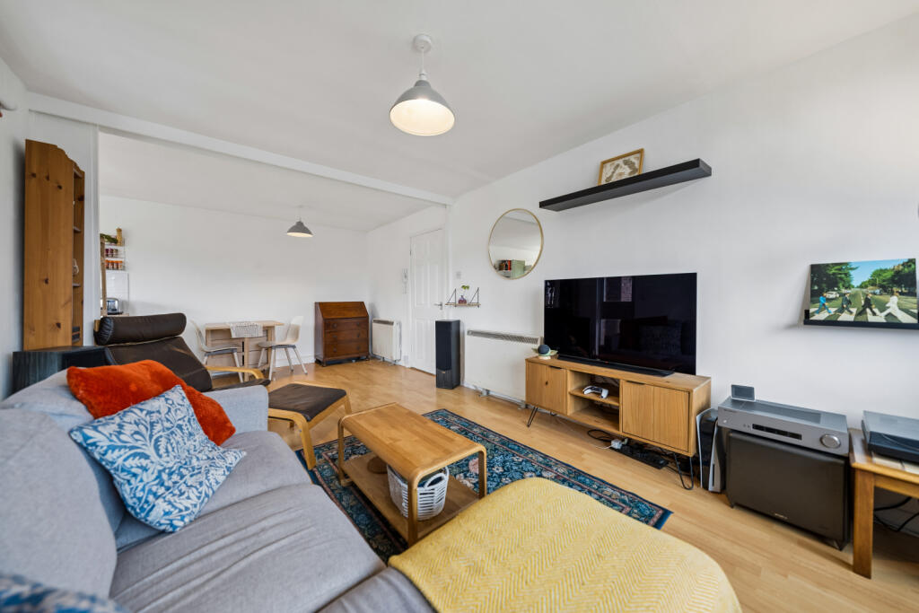 Apartment in Glasgow, Shawmoss, Langside - View 3