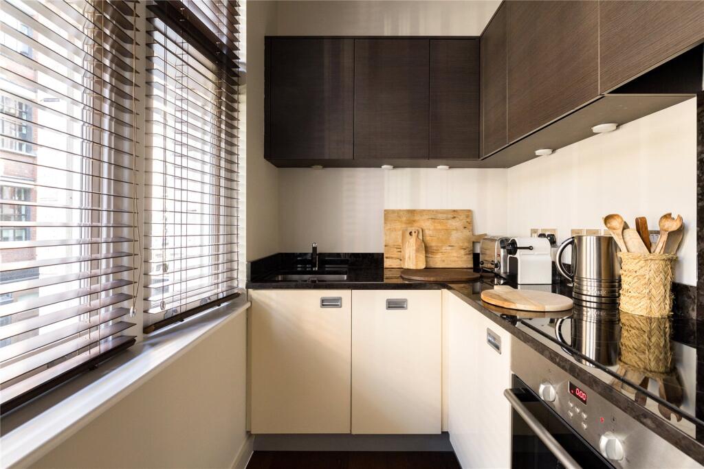 Apartment in London, Soho - View 3