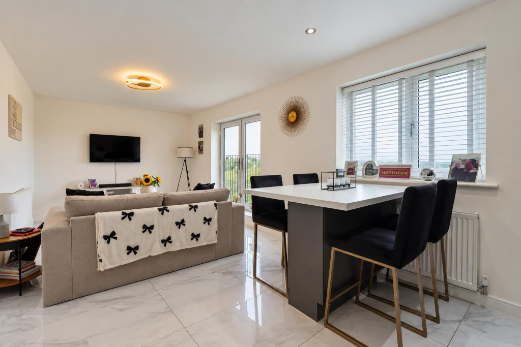 Apartment in Salford, Greater Manchester - View 3