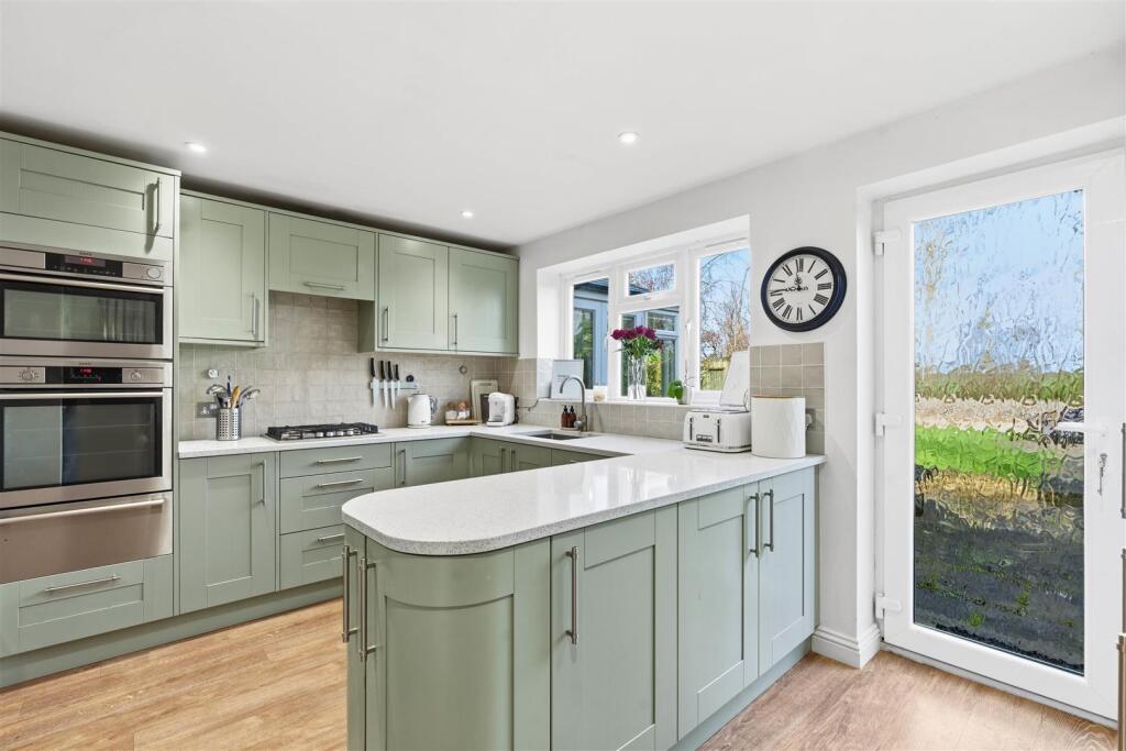 Whitehead Drive, Wellesbourne, Warwick - View 6
