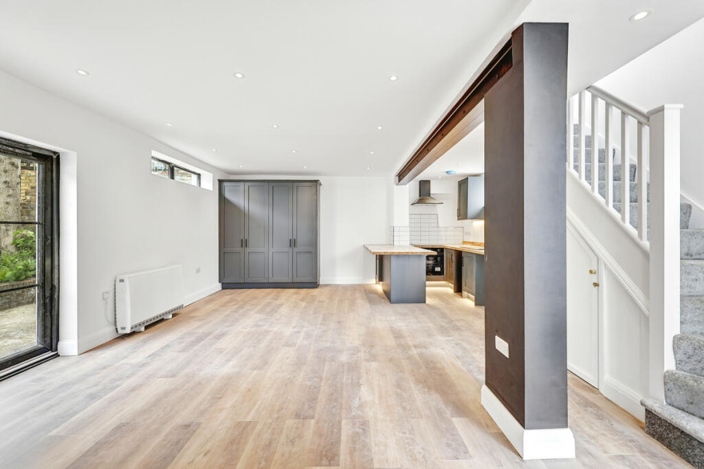 House in Southend-on-Sea - View 4