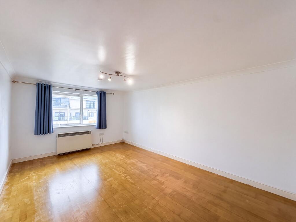 Apartment in Romford - View 4