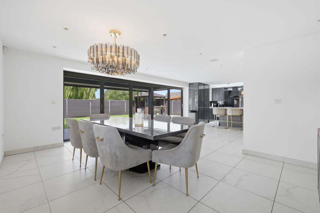 House in Romford - More