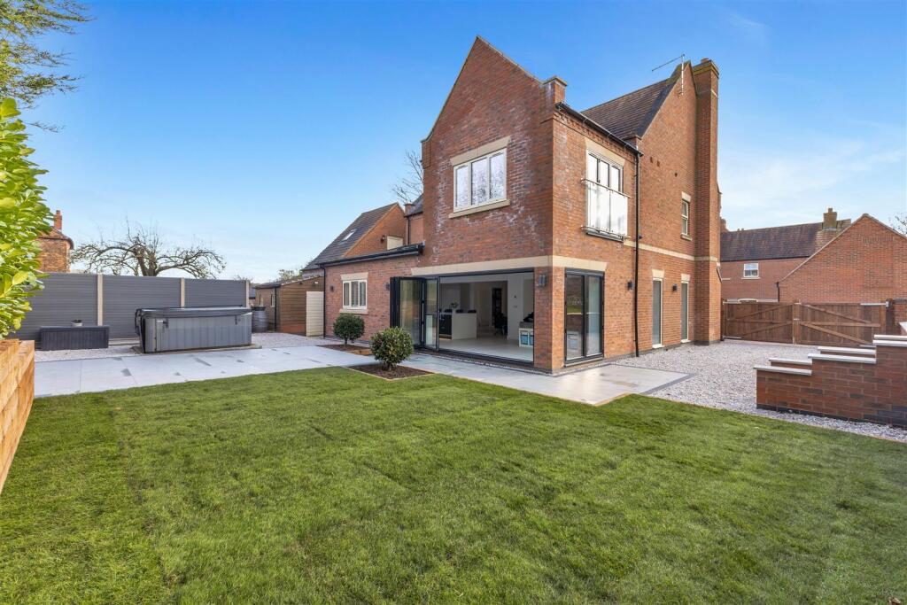 4-bed detached on Manor View Close, Worthington, Ashby-De-La-Zouch, £850,000