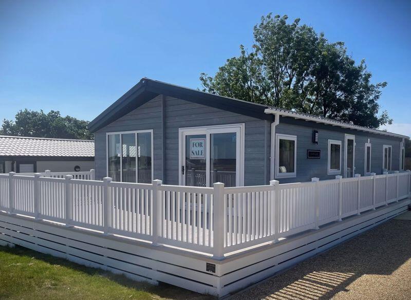 2-bed caravan on Main Street, Defford, Worcester, £120,000