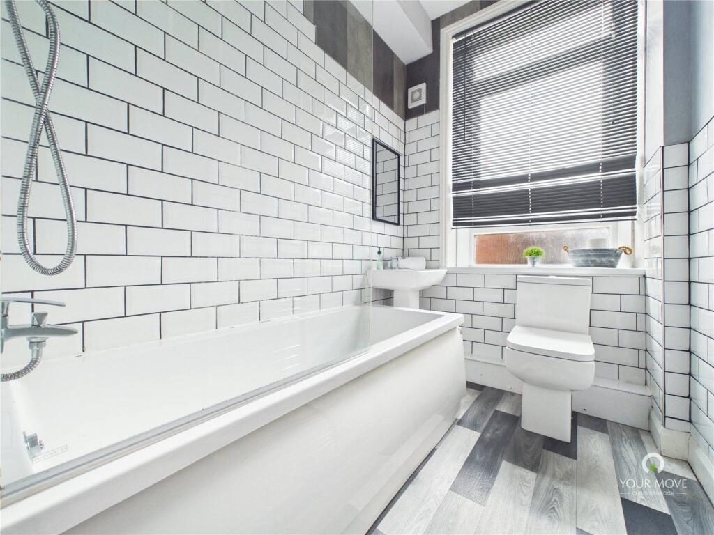Apartment in Newcastle upon Tyne - View 4