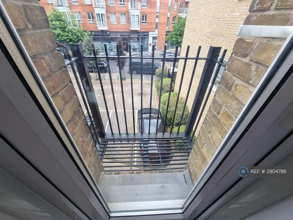 2 bedroom semi-detached house for rent