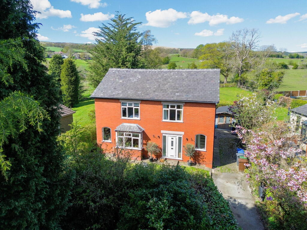 4-bed detached on Green Lane, Hollingworth, £465,000