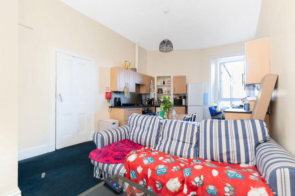 Apartment in Edinburgh, Church Hill, Morningside - View 5