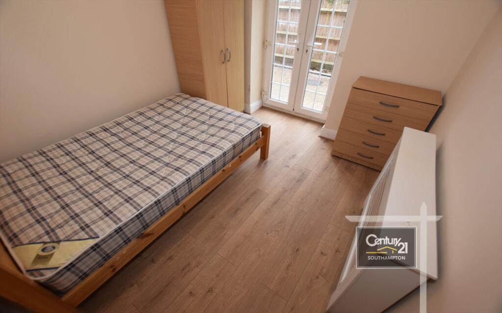 Apartment in Southampton - View 5