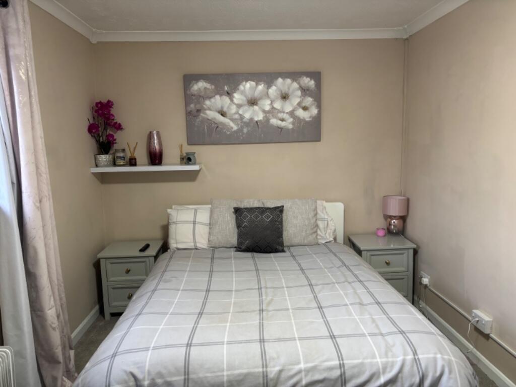 Challis Court, SP11 - View 4