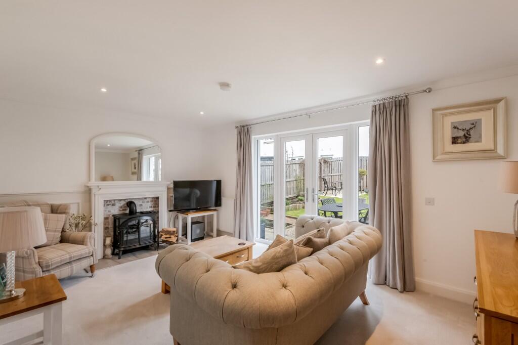 6 Railway Gardens, Crieff, Perthshire, PH7 photo 3