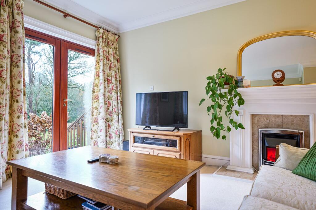 House in Edinburgh, South Lanarkshire - More