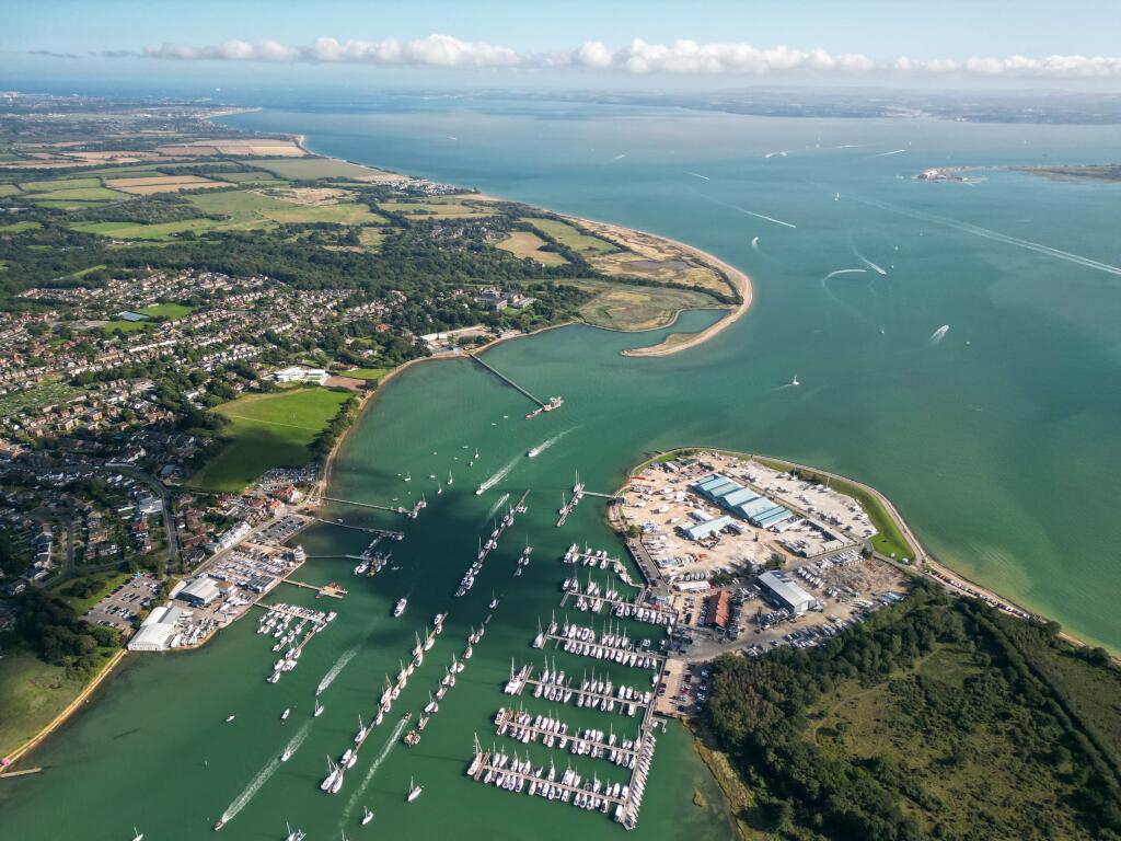 Apartment in Fareham, Fleetend - View 2
